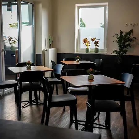 M24 - Alle Mit Kuechenzeile 3* 베크타